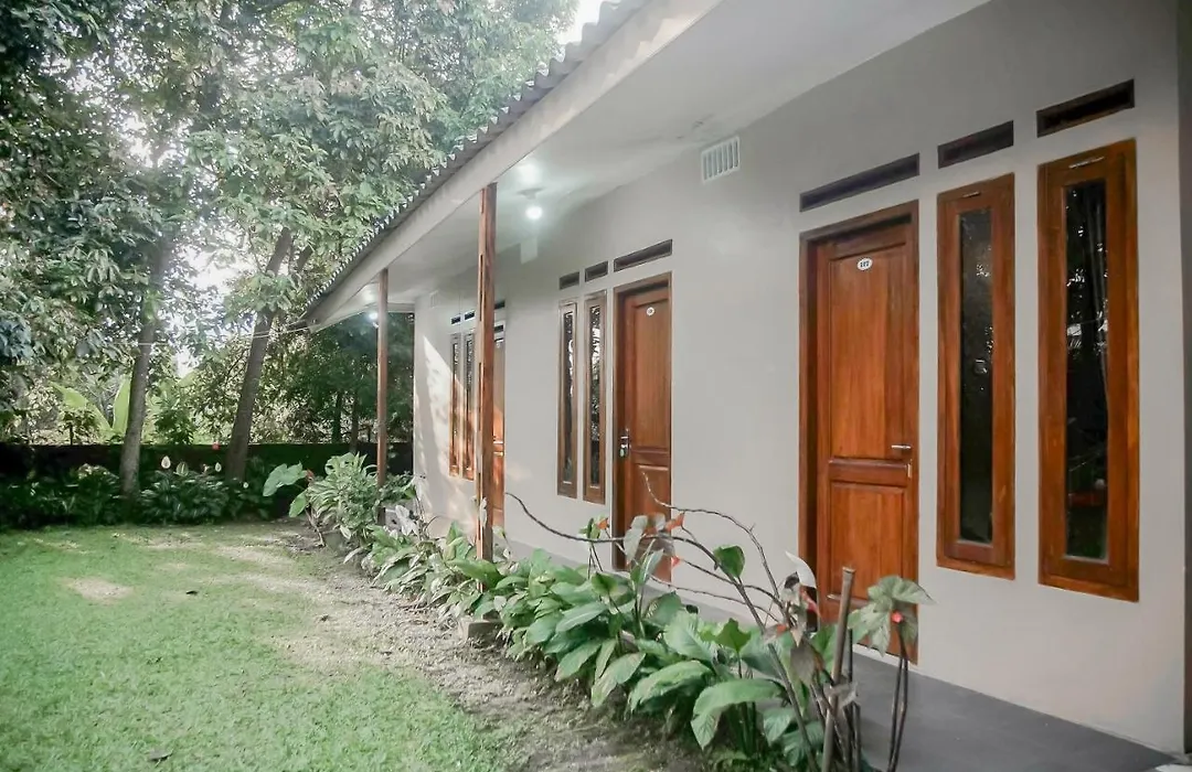 RedDoorz near Taman Safari 2-1